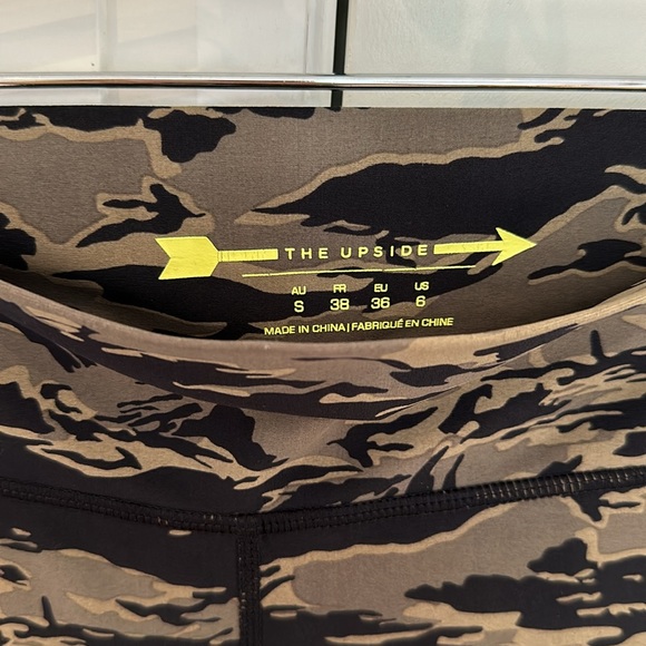 The Upside Camo Leggings, Size US 6 Carbon38 - Picture 8 of 8